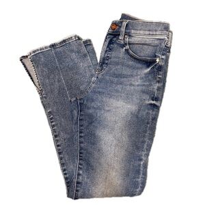 Express Women's Skyscraper Mid rise Jeans size 4 short